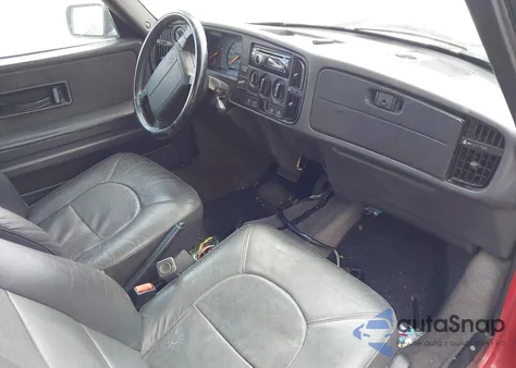 1992 Saab 900 S z USA, uszkodzony, nr VIN YS3AK76E3N7010555